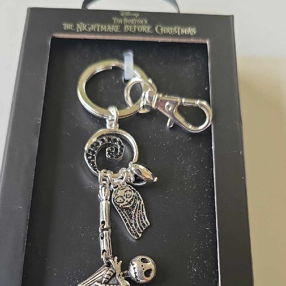 Silver Skeleton Keychain - Picture 4 of 6